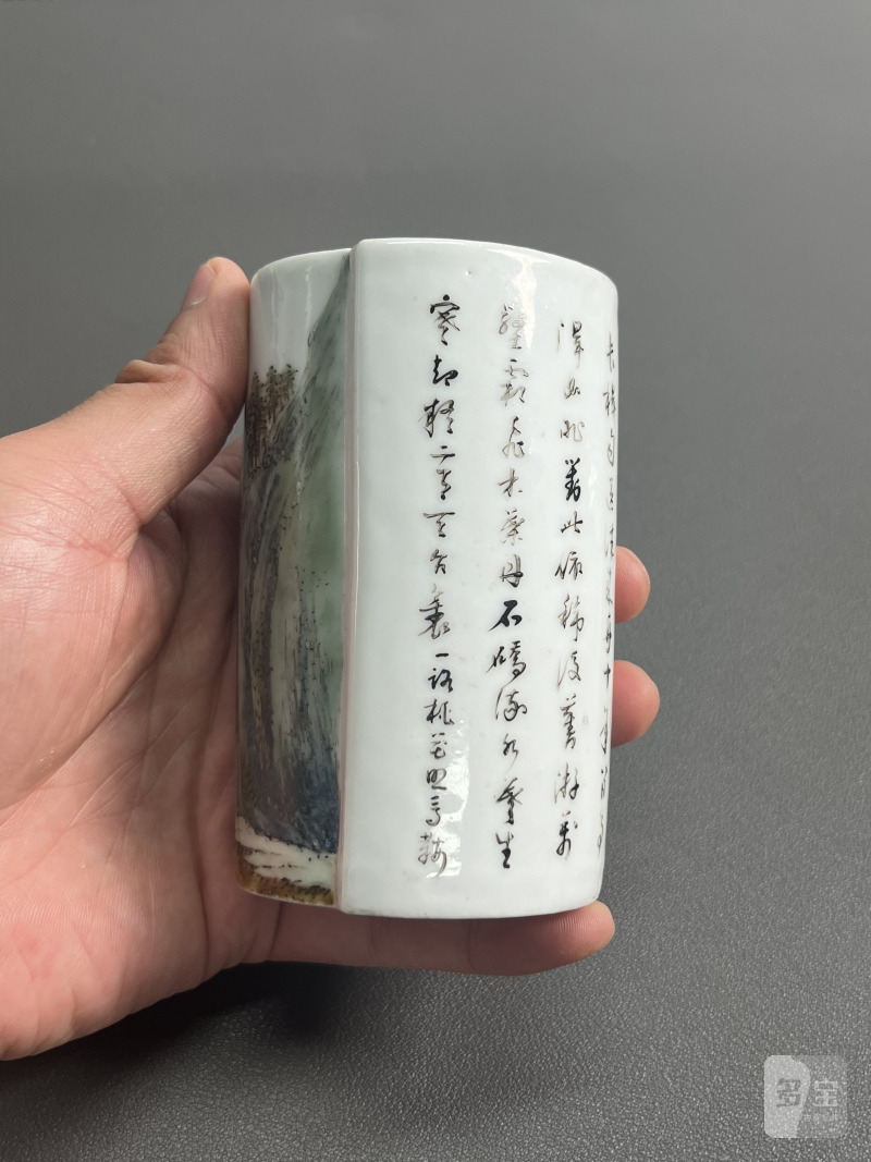 民国  粉彩山水图诗文卷形笔筒 - 图10